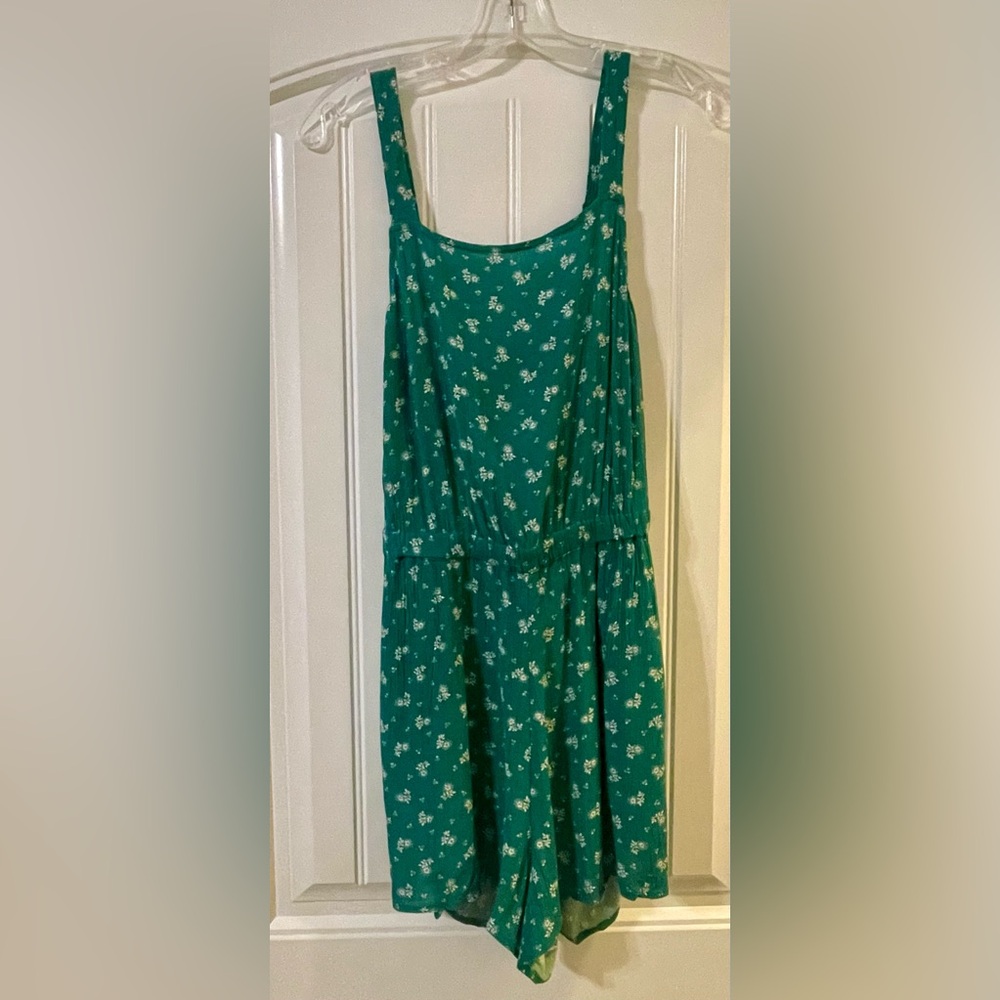 American Eagle small twist back green floral romper - Picture 2 of 5